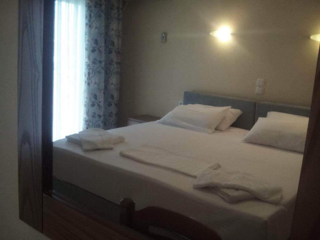 G. Kiapekou Aparthotel Loutra Aidhipsou Exteriör bild