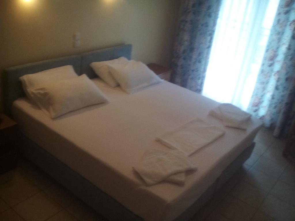 G. Kiapekou Aparthotel Loutra Aidhipsou Exteriör bild