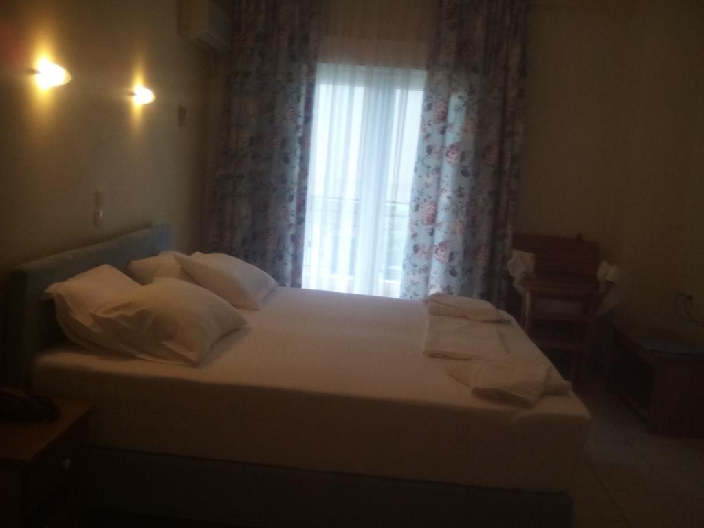 G. Kiapekou Aparthotel Loutra Aidhipsou Exteriör bild