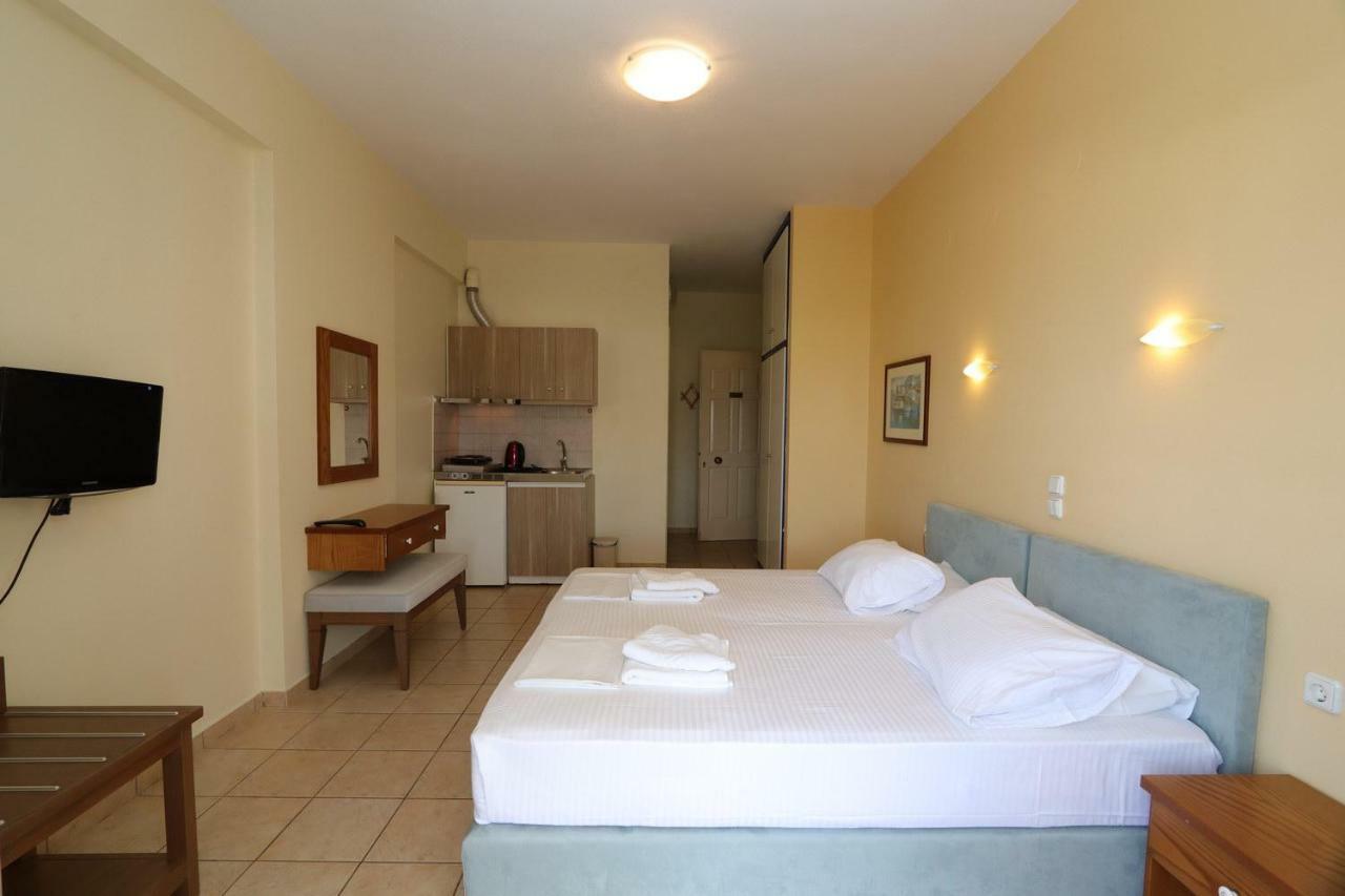 G. Kiapekou Aparthotel Loutra Aidhipsou Exteriör bild